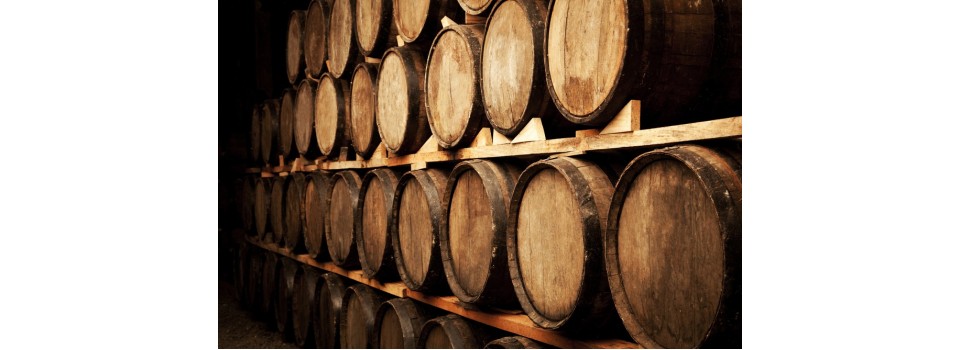 Почему вино выдерживают в дубовых бочках?